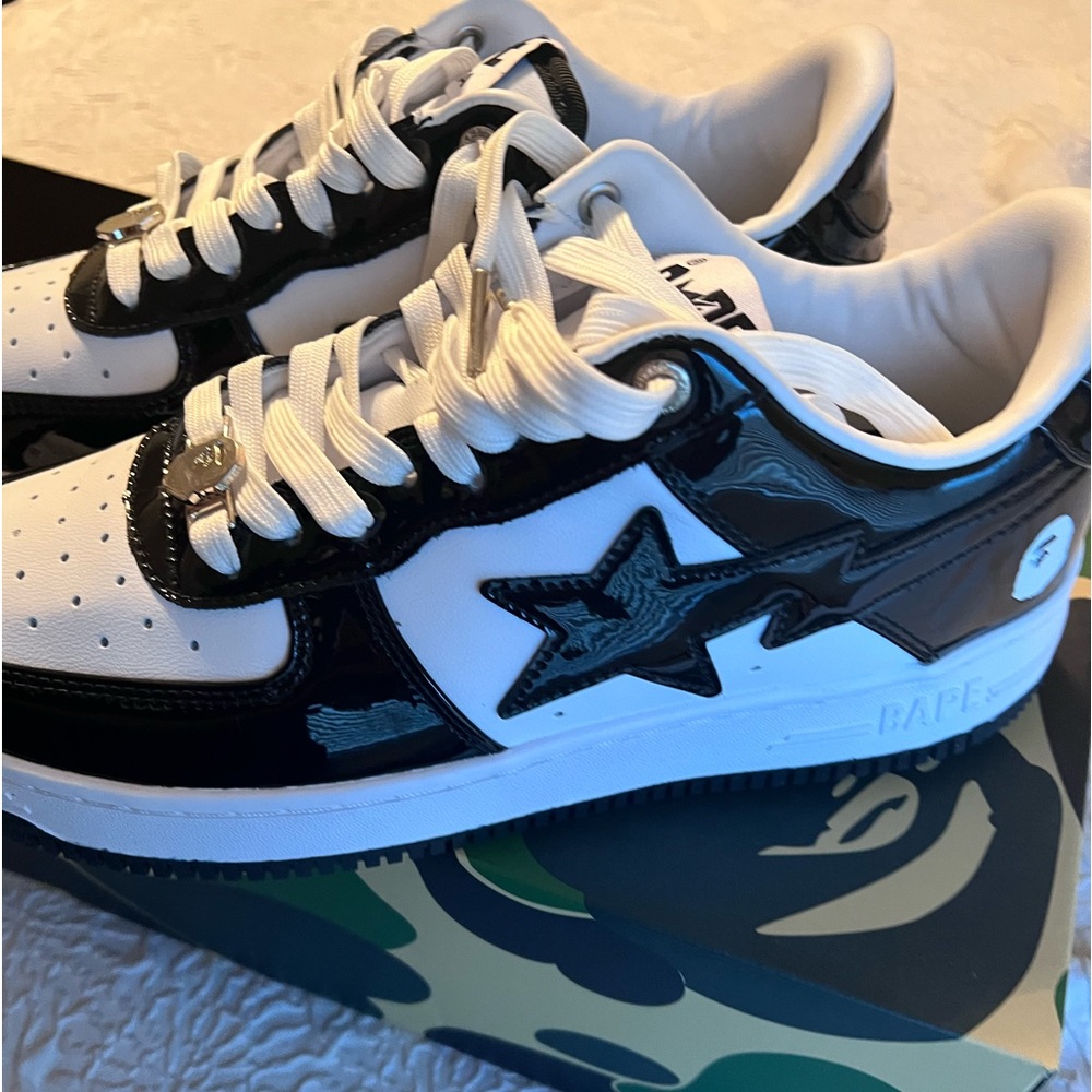 I am selling these black and white A Bathing Ape Bape Sta. Only worn once.